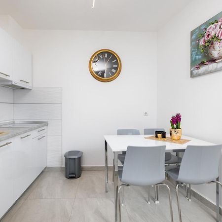 Apartments Tea Malinska Extérieur photo